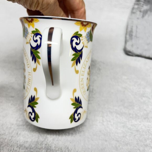 QUEEN Elizabeth Bone China Mugs s/2 Royal Worcester Diamond Jubille - Picture 8 of 8
